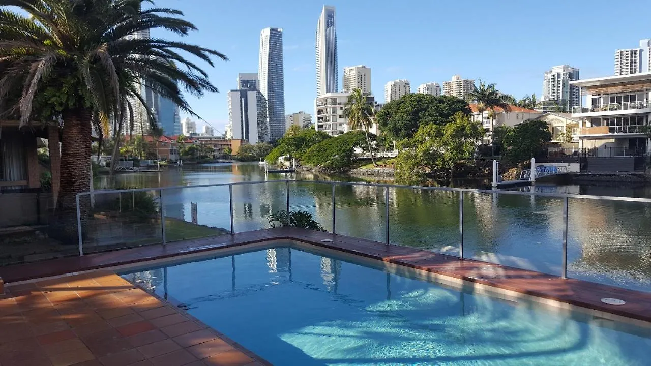 Hostal Emerald Surfers Paradise Shared Apartment Gold Coast