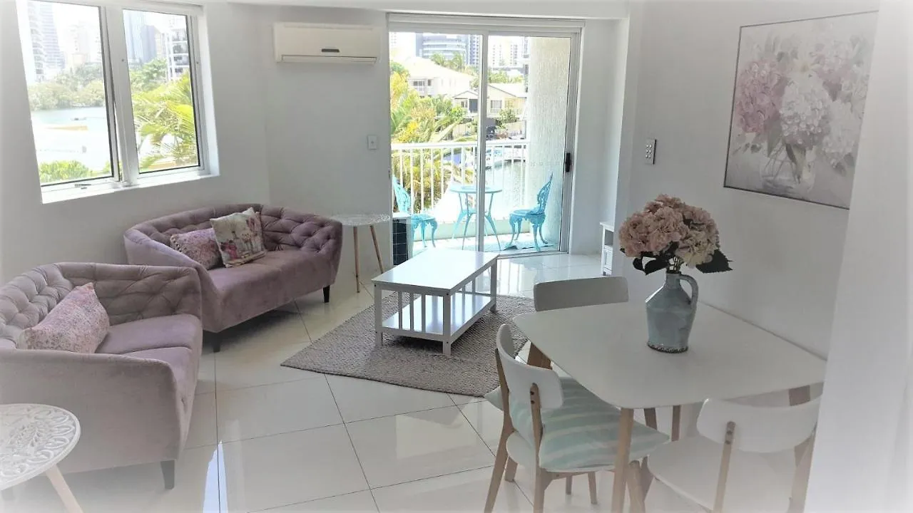 Emerald Surfers Paradise Shared Apartment Gold Coast Australia