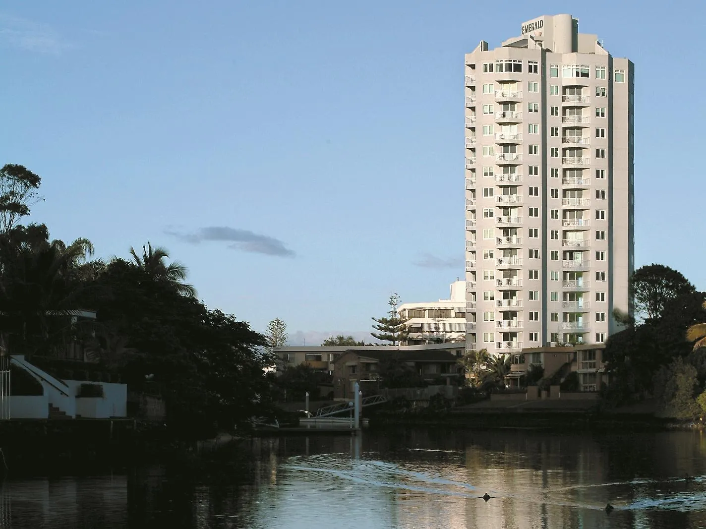 Emerald Surfers Paradise Shared Apartment Gold Coast Hostal