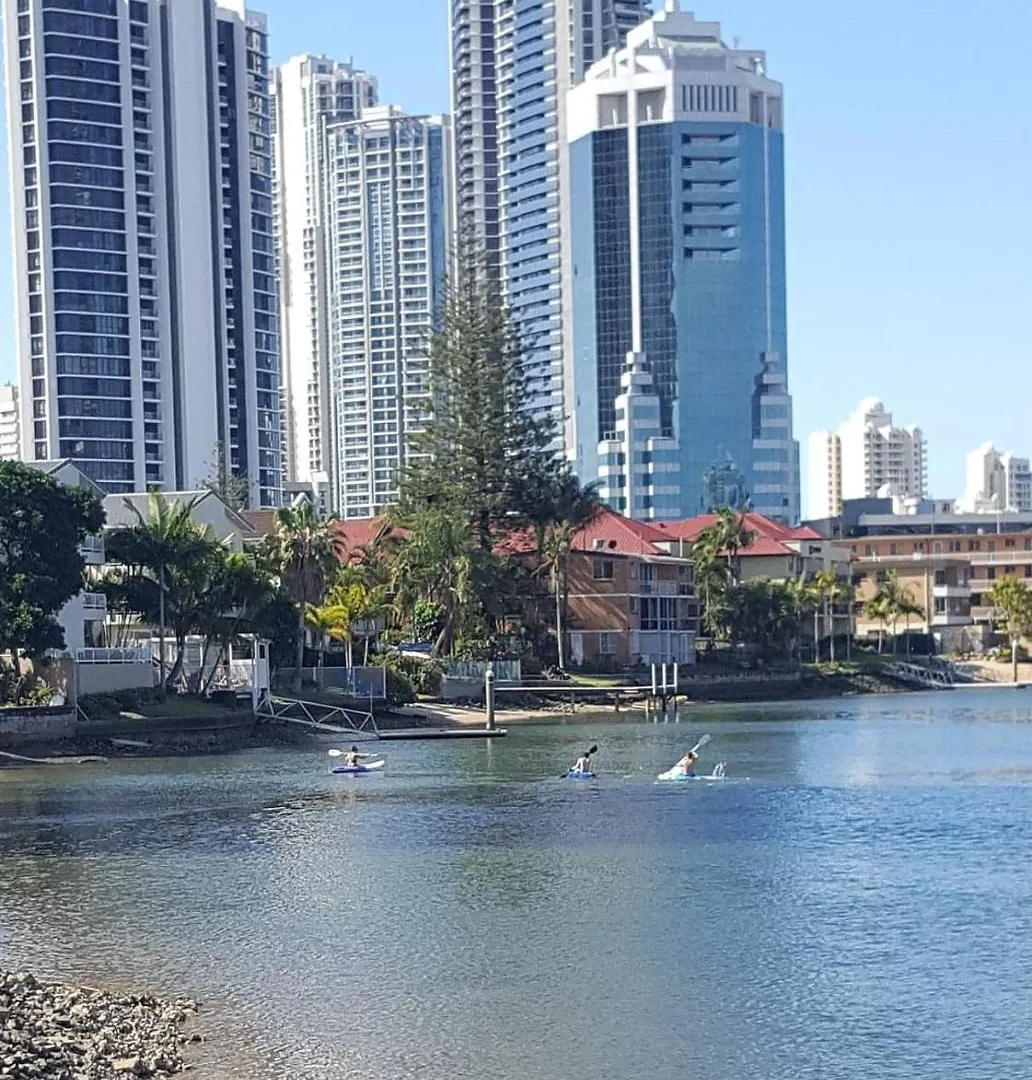 Hostal Emerald Surfers Paradise Shared Apartment Gold Coast