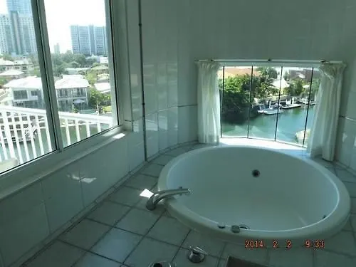 Emerald Surfers Paradise Shared Apartment Gold Coast Hostel