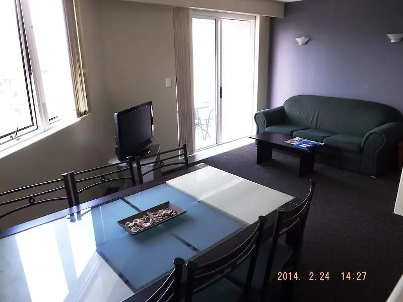 Hostel Emerald Surfers Paradise Shared Apartment Gold Coast